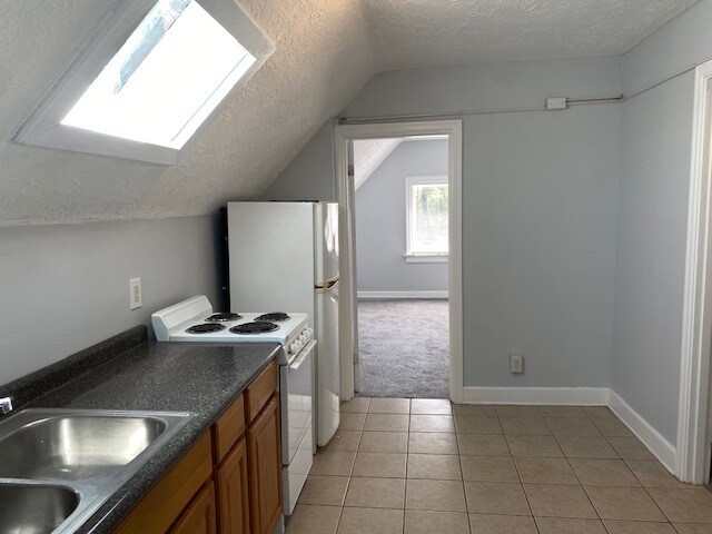 Kitchen - 418 Dorchester Ave