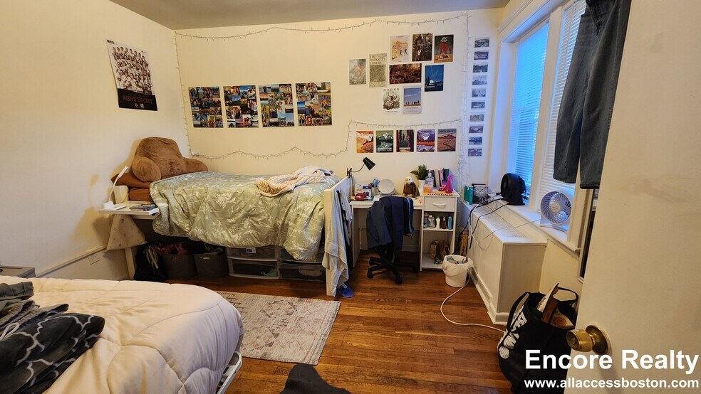 Building Photo - 1999 Commonwealth Ave