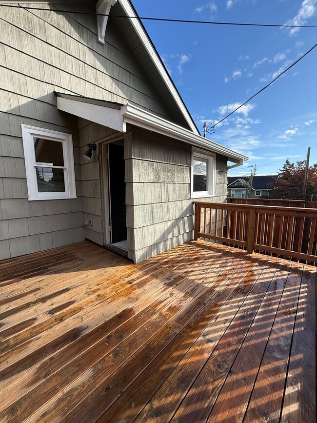 Building Photo - Now Available: Updated Everett 34-Bed, 1.5-Bath with Fenced Yard