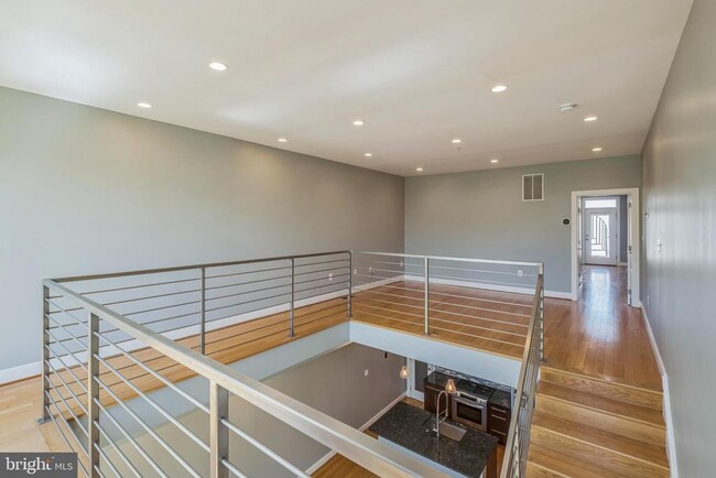 Building Photo - 1404 K St SE