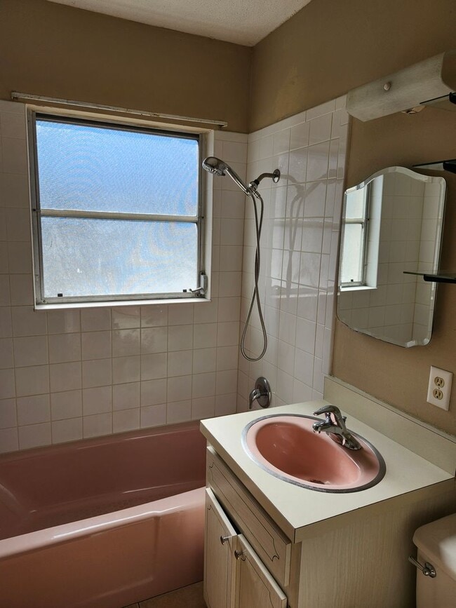 Building Photo - 3365 Normandy Dr