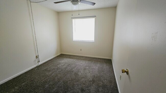 Building Photo - 1050 N Fiske Blvd