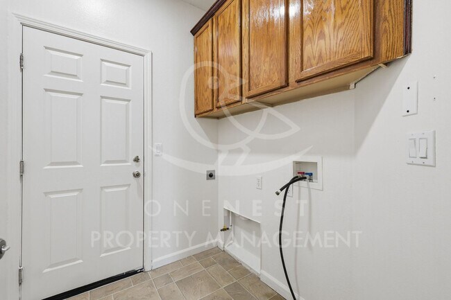 Building Photo - 3518 Garden Rose Dr