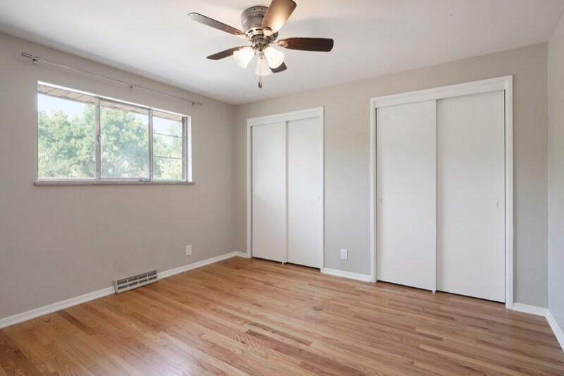 Building Photo - 1390 W Berry Dr