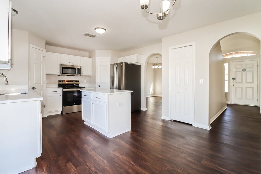 Building Photo - 10401 River Bream Dr
