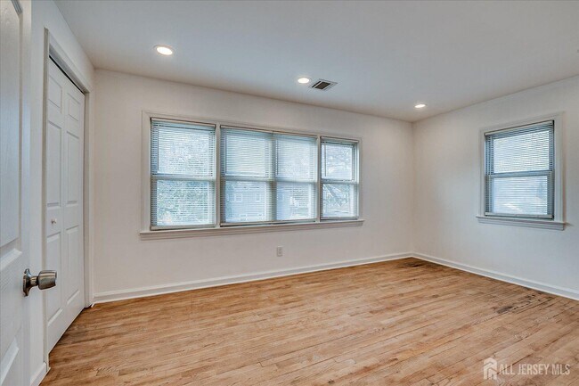 Building Photo - 385 Pierson Ave