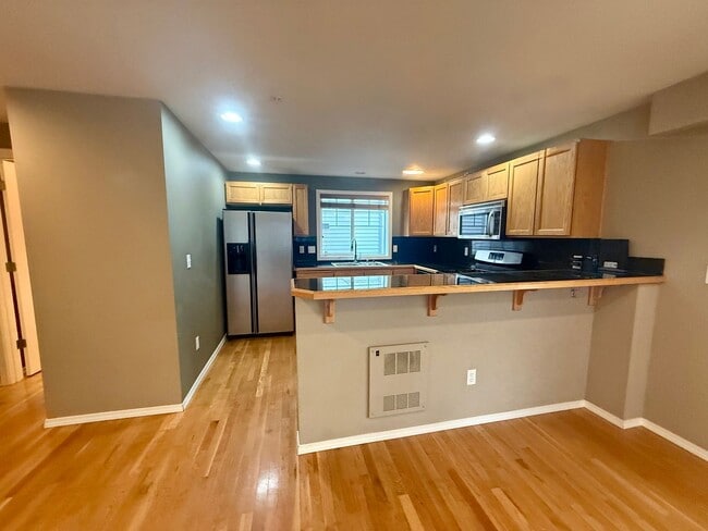 Building Photo - Greenlake Townhome