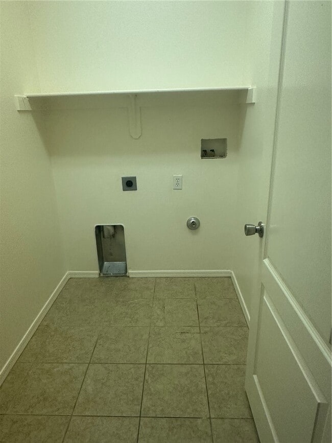 Building Photo - 2471 Sabino Dr