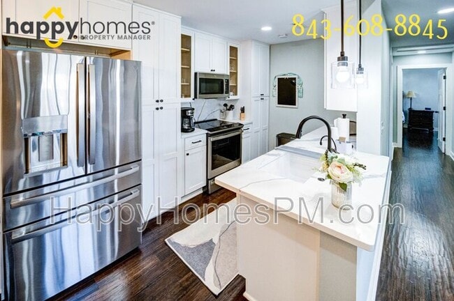 Building Photo - 2011 N Hwy 17