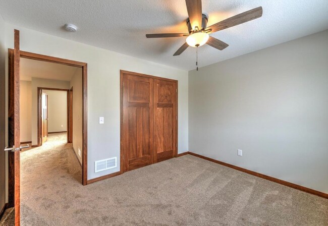 Building Photo - 419 Sierra Pl