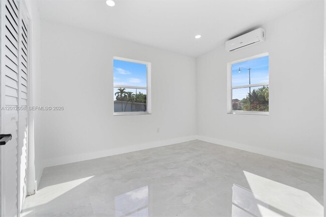 Building Photo - 4041 NE 15th Terrace