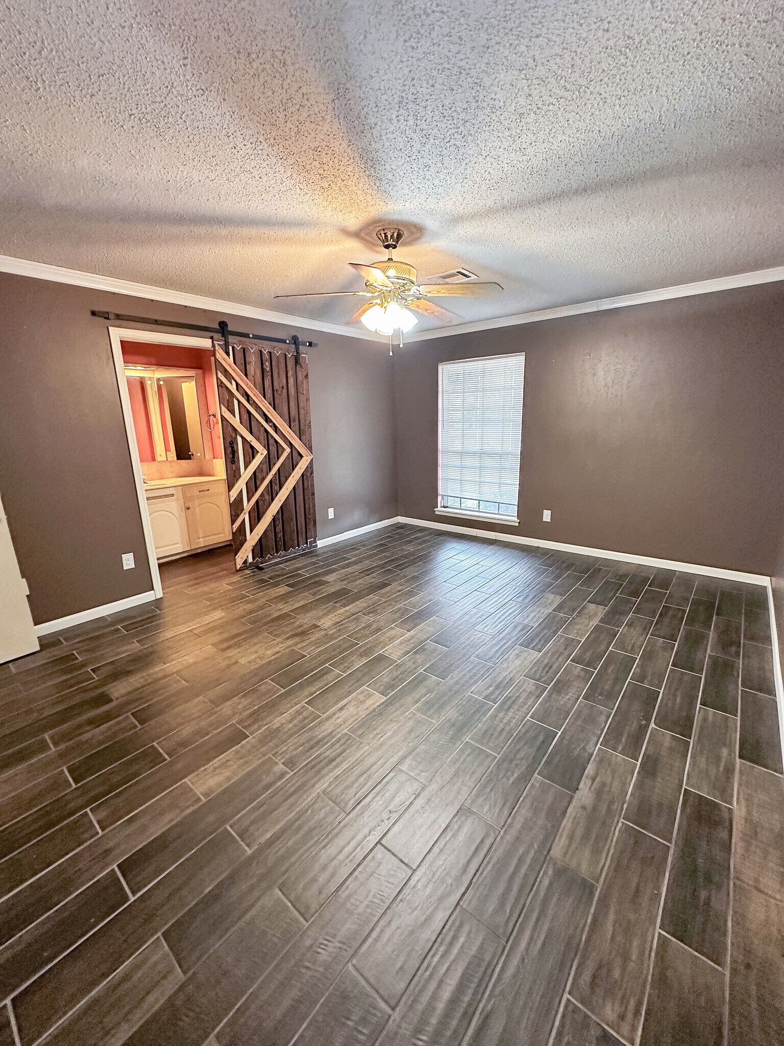 Building Photo - 1118 NW Becontree Dr