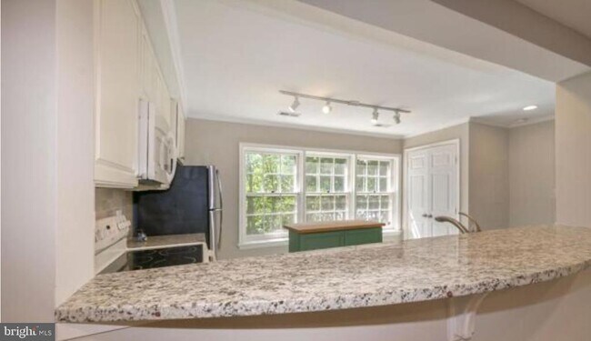 Building Photo - 8024 QUARRY RIDGE Way