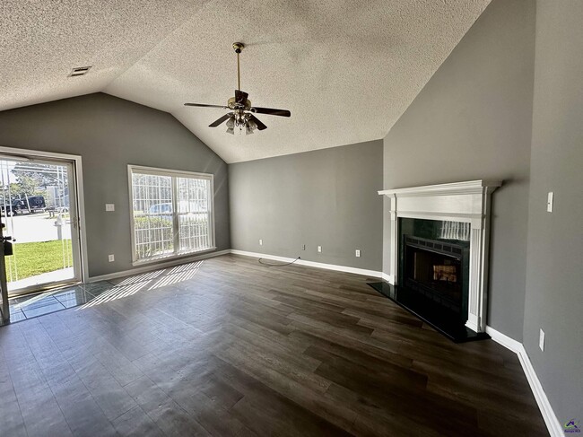 Building Photo - 134 Somerset Dr