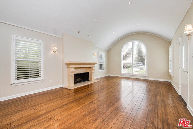 Building Photo - 1211 S Genesee Ave