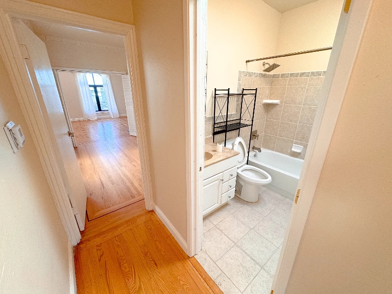 Building Photo - 472 Ramsell St
