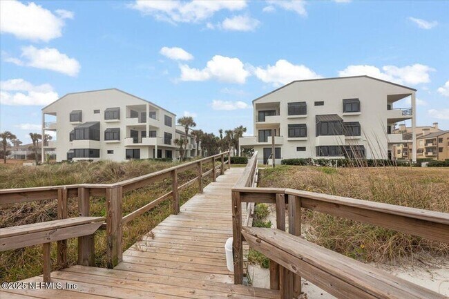 Building Photo - 726 Spinnakers Reach Dr
