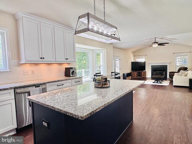 Building Photo - 5 Averil Ct