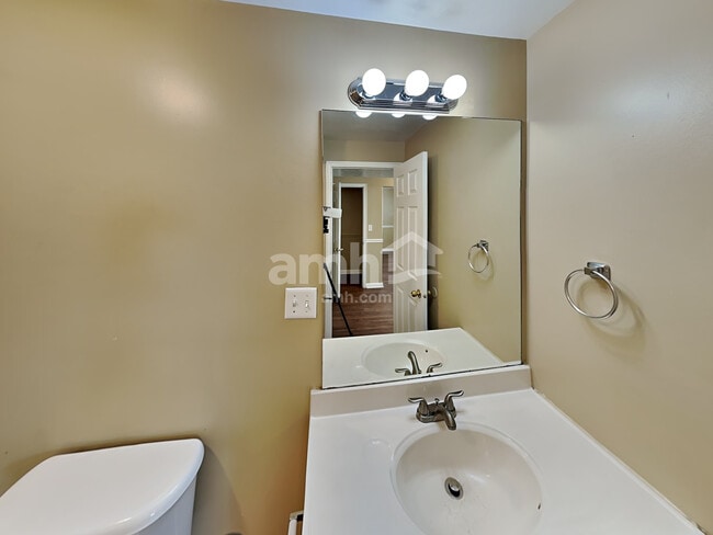 Building Photo - 628 N 540 W