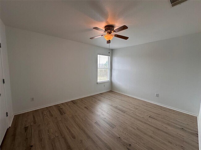 Building Photo - 722 Lavaca Loop