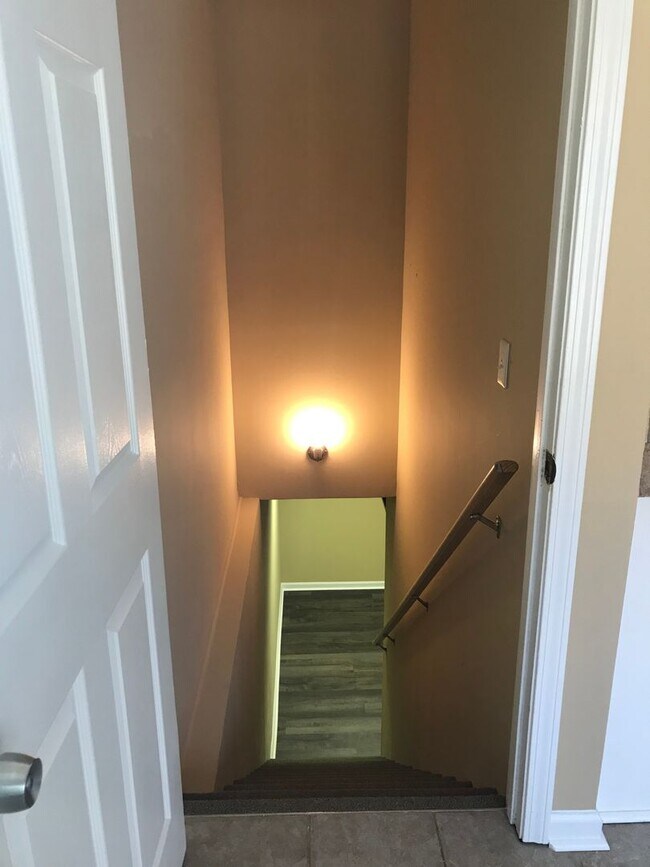 Building Photo - 3 Bedroom Home with Bonus Room For Rent!