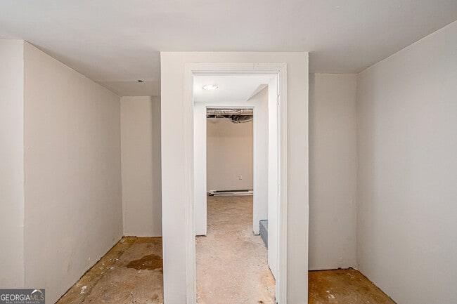 Building Photo - 1830 Meadow Ln