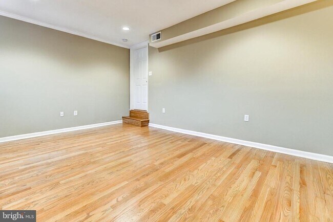 Building Photo - 737 Morton St NW