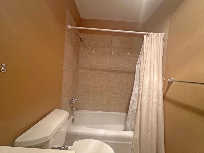 Building Photo - Welcome to charming 2-bedroom, 1-bathroom ...