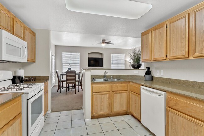 Building Photo - Fully Furnished/Great location 3 bedrooms 2  bath, community pool/gated in south summerlin area