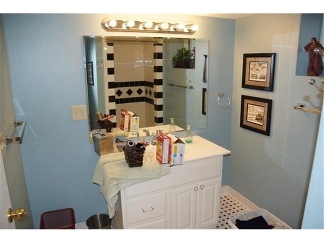 Building Photo - 3006 Atwood Dr