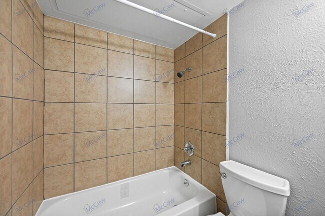 Building Photo - 9520 Royal Ln