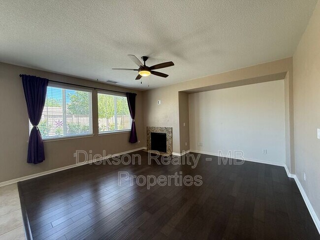 Building Photo - 10760 Ridgebrook Dr