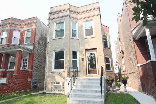 Building Photo - 3644 N Albany Ave