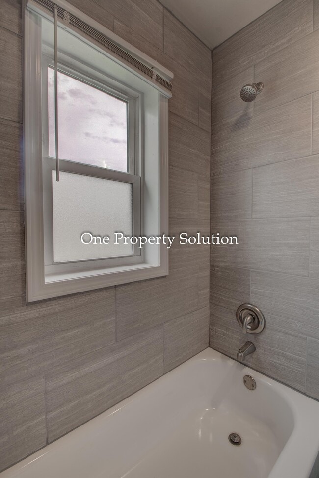 Building Photo - 4656 Pierce St