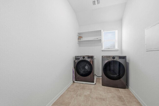 Building Photo - 1005 Ridge Runner Dr