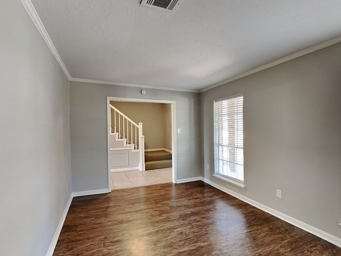 Building Photo - 7726-7712 12 Fairway Ln