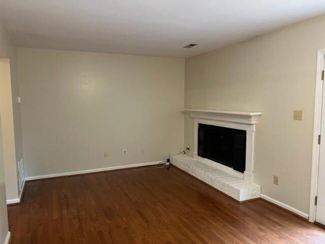 Building Photo - 1551 Woodcroft Dr