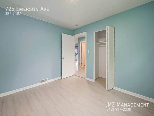 Building Photo - 725 Emerson Ave