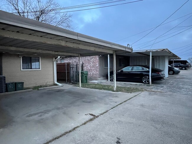 Building Photo - 2422-2424 Sherry Street