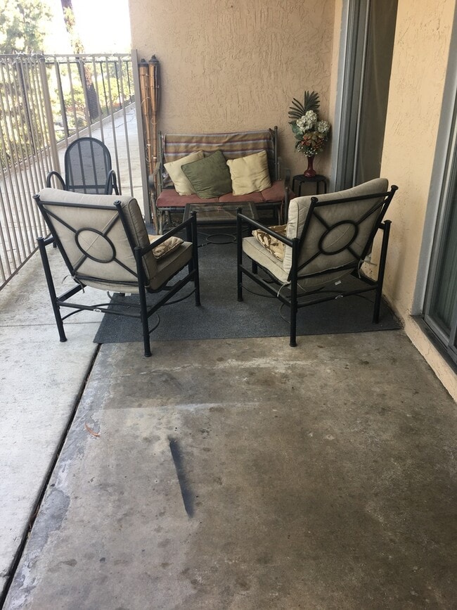 Building Photo - Carlsbad Condo, Close to Good Schools w/ L...