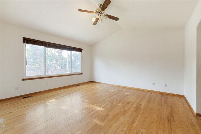 Building Photo - Gorgeous 5 Bedroom, 4 Bath Home on the Edge of Golden & Morrison – Prime Lakewood Location!