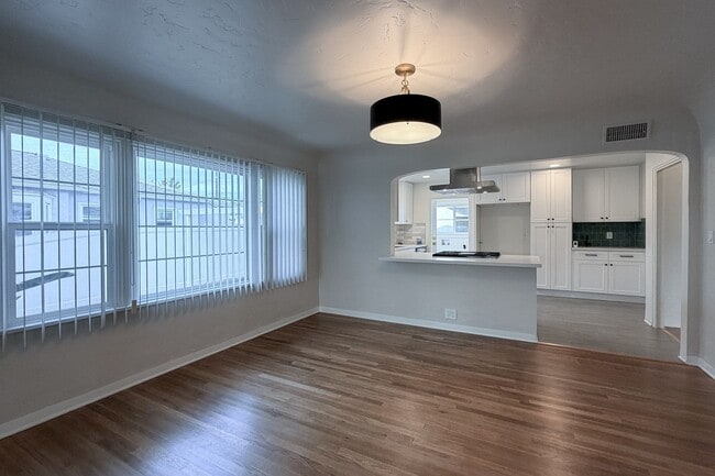 Building Photo - 431 Deodar Ave