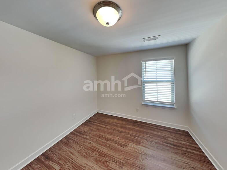 Building Photo - 4343 Freemark Dr