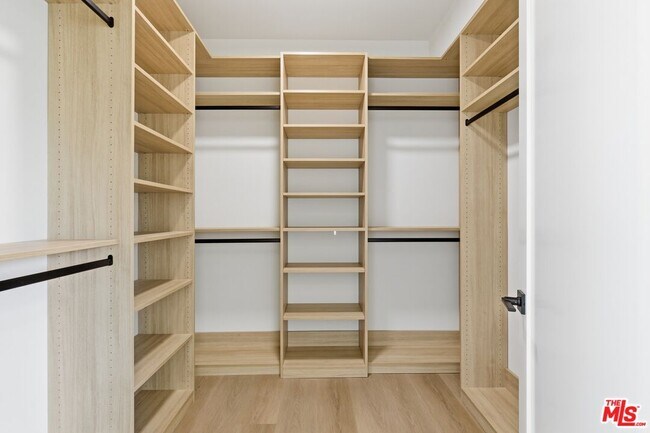 Building Photo - 3845 Don Tomaso Dr