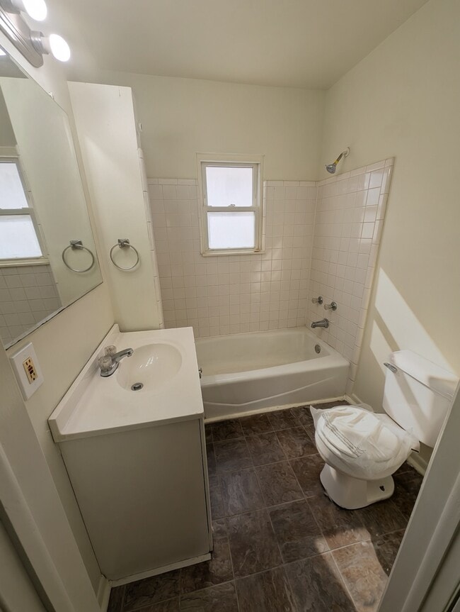 Building Photo - 4428 Pengelly Rd