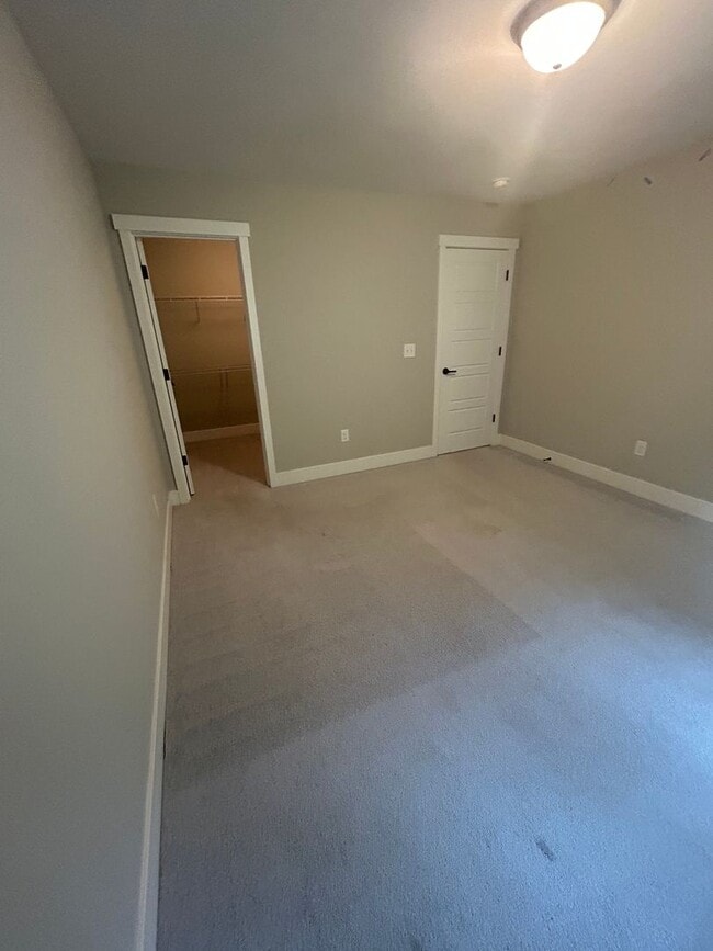 Building Photo - Spacious 4 Bed / 3.5 Bath Home in Easton C...