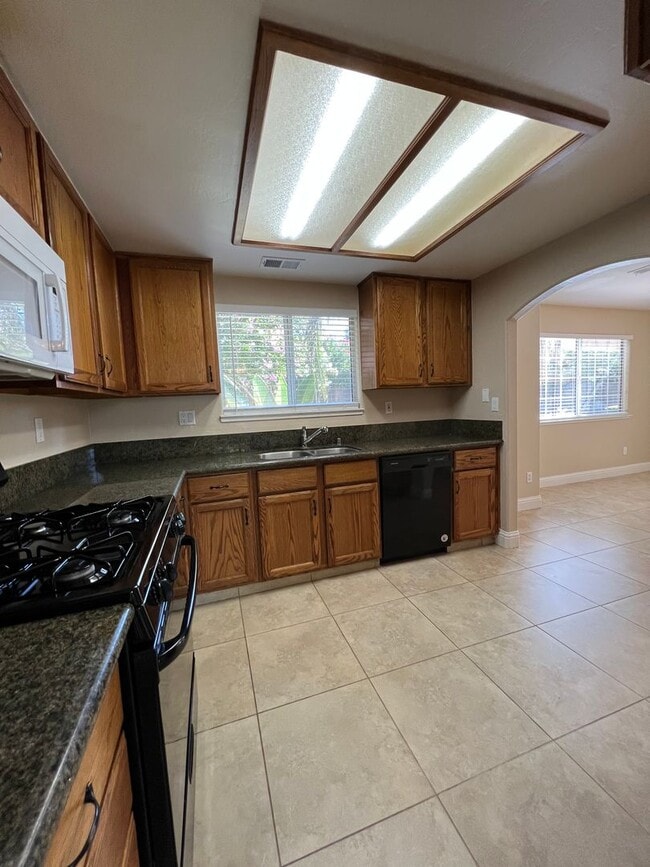 Building Photo - 5504 Pine Canyon Dr