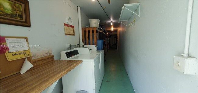 Building Photo - 474 Tilford V