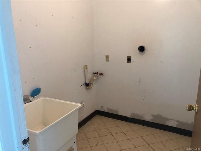 Building Photo - 552 NY-32