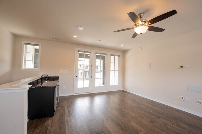 Building Photo - Luxury Reston Rental